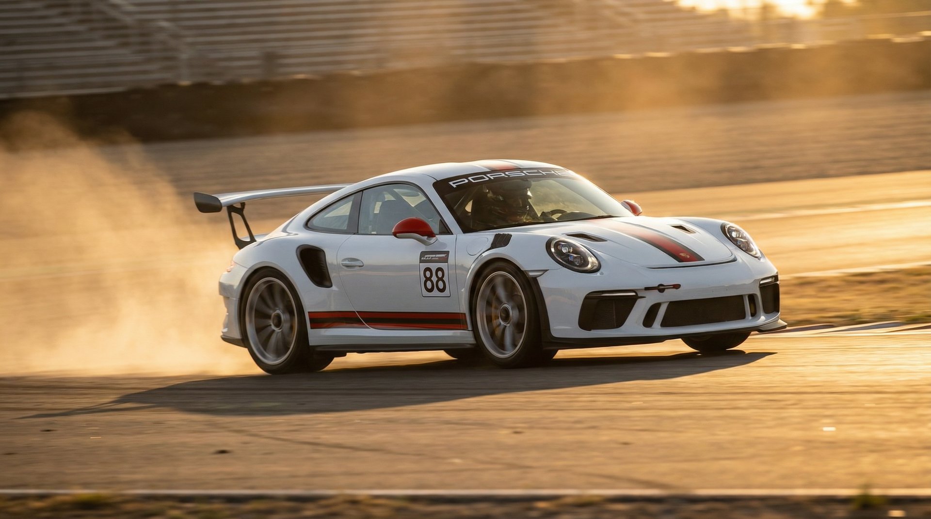 麻豆传媒跑车测评视频